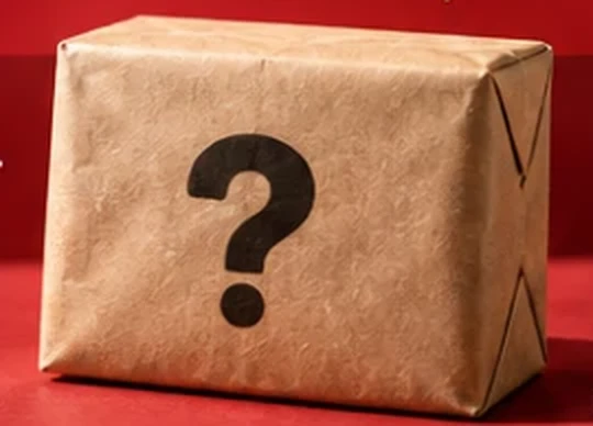 Mystery Paket – braunes Paket mit Fragezeichen